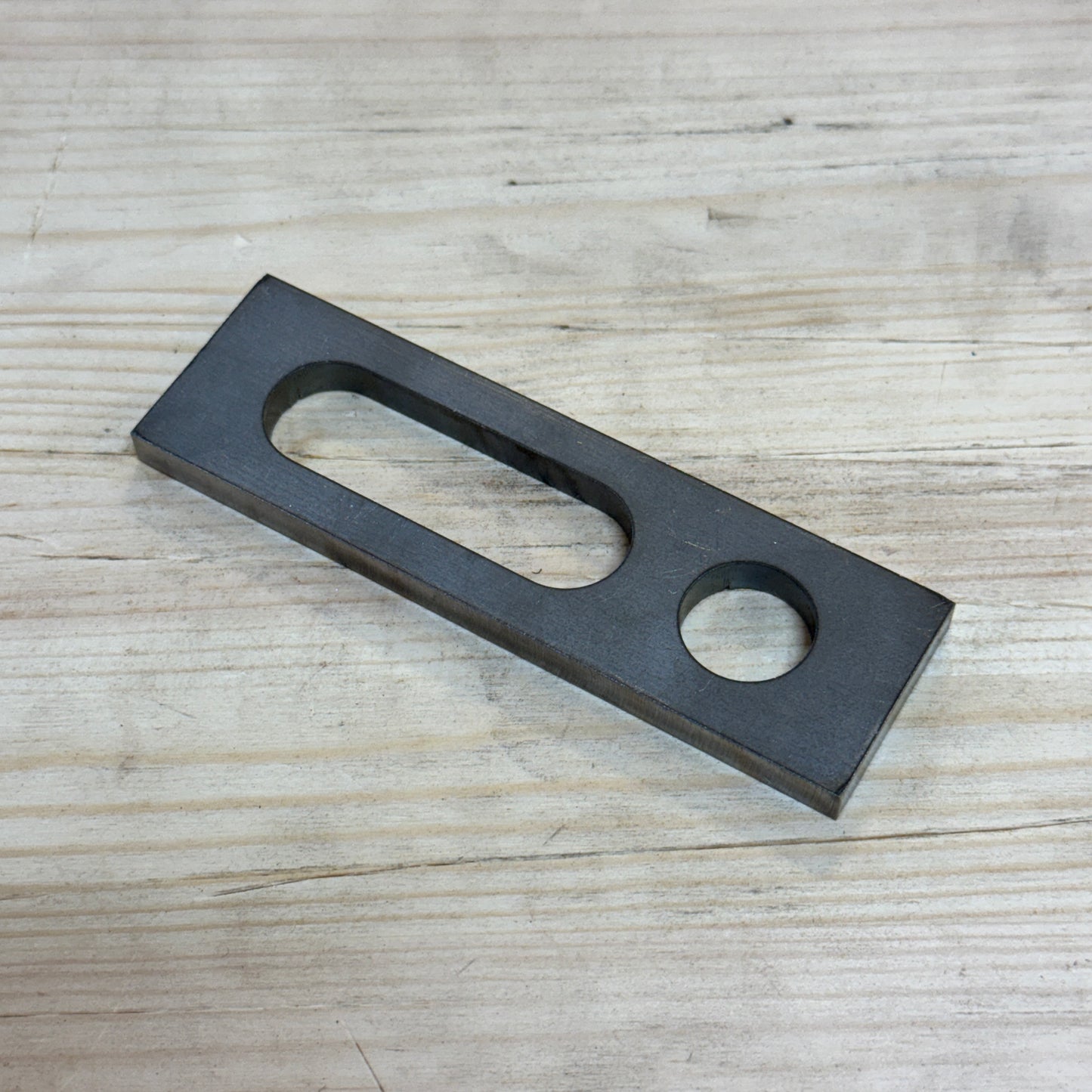 Pysäytin 100x30 6 mm