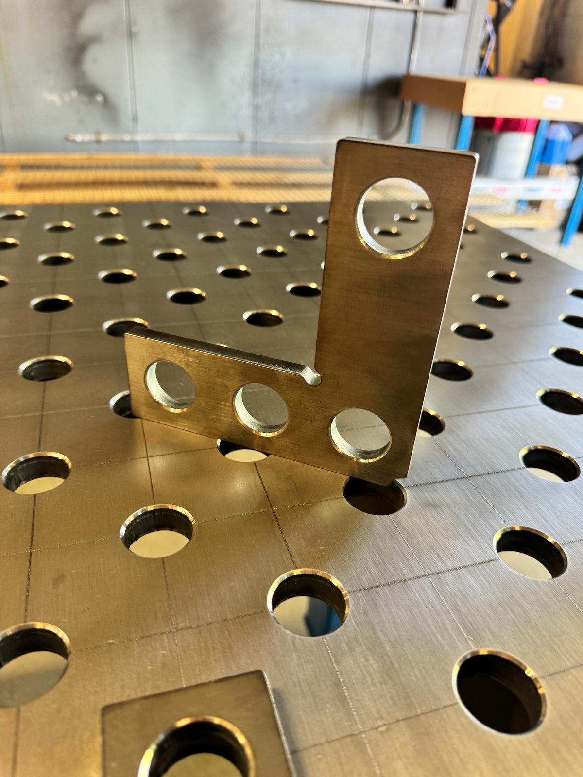 Platt vinkel 150x150 mm Ø28 10 mm